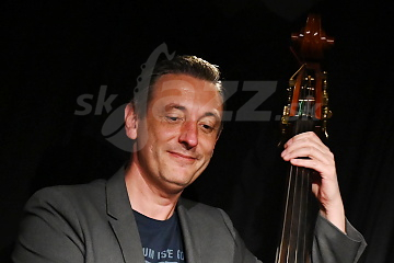 Kontrabasista Nenad Vasilić !!!