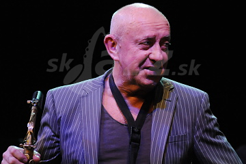 Oslavuje na vrchole tvorivých síl !!!