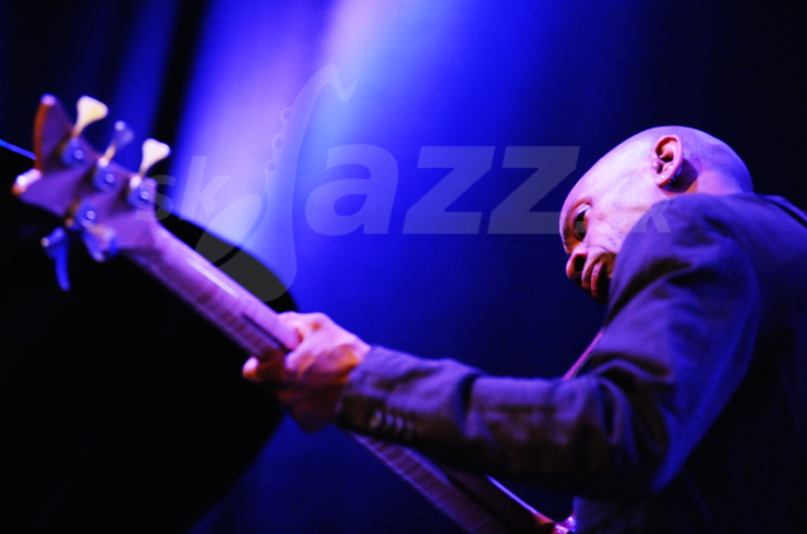 Basgitarista Reggie Washington !!!