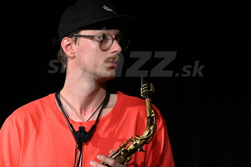 Na čom momentálne maká ... Nikola ???