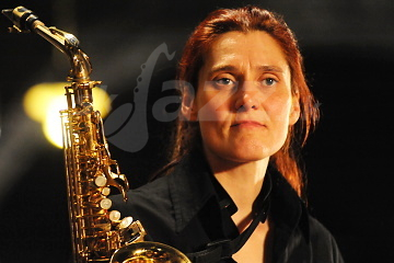 Saxofonistka Angelika Niescier !!!